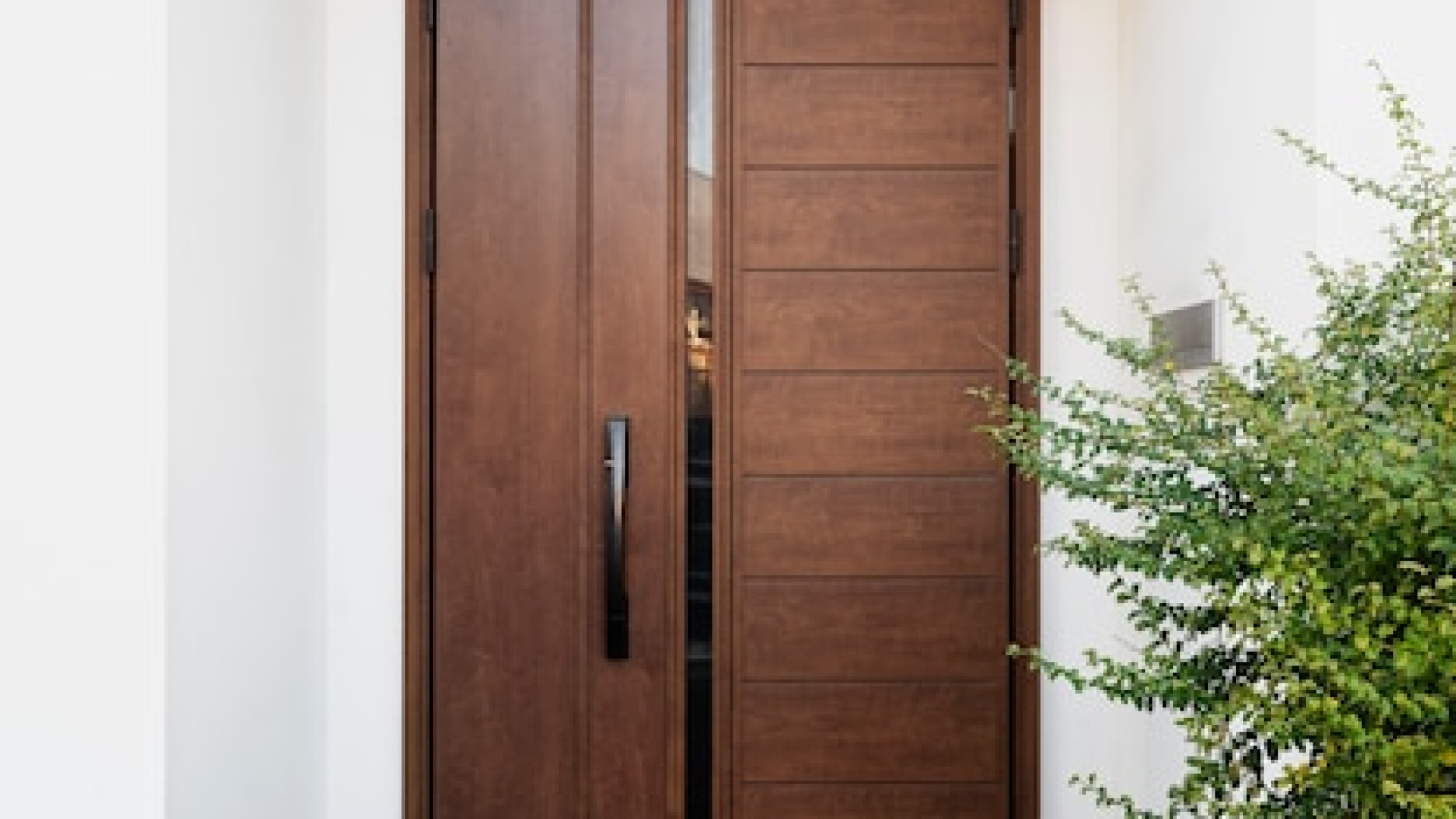 Porte d’entrée en bois : entre authenticité et design contemporain